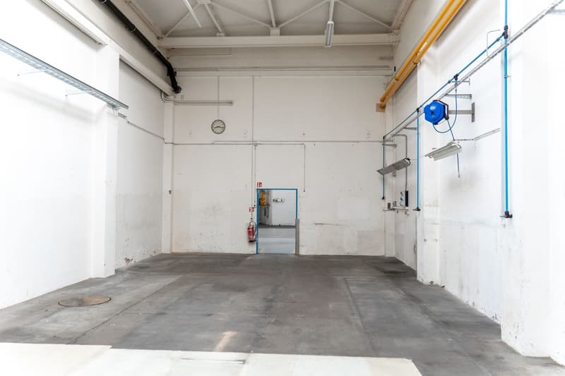Lagerfläche im EG mit ebenerdigem Zugang - 102 m² (2)