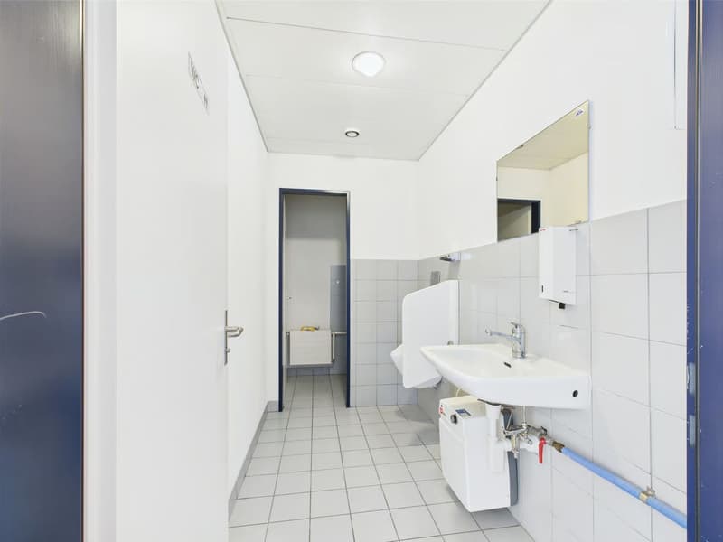 350m2 helle Gewerbefläche mit integrierten Büros (6)