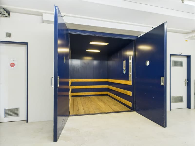 350m2 helle Gewerbefläche mit integrierten Büros (20)