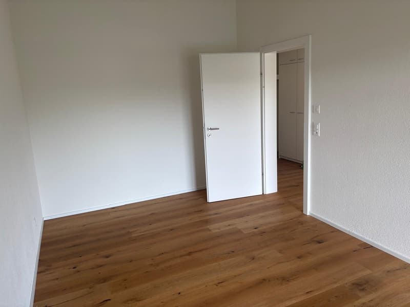 Moderne 2.5-Zimmer-Wohnung mit grossem Balkon und Weitsicht in Egliswil (6)