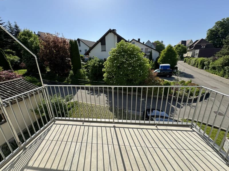 Teilsanierte 3.0 Zimmerwohnung mit Balkon im Dorfzentrum Elgg (2)