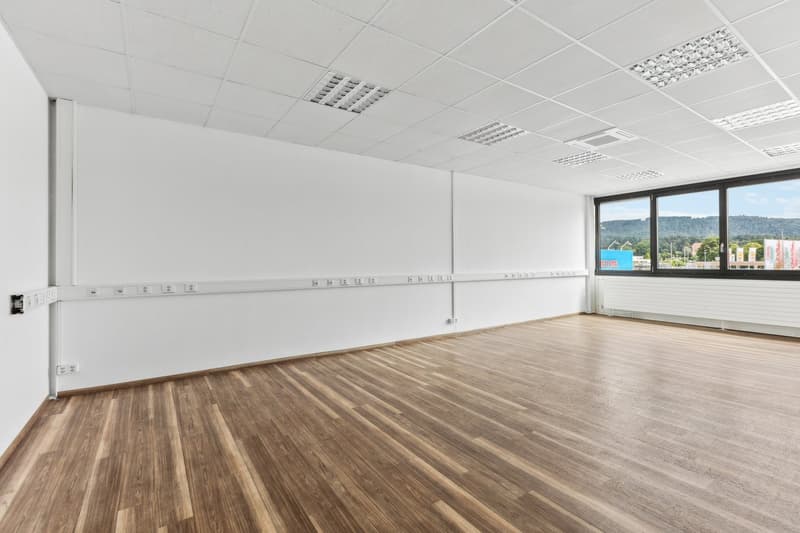 Espace de bureau spacieux (3)