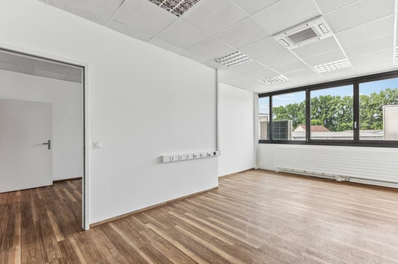 Espace de bureau spacieux (5)