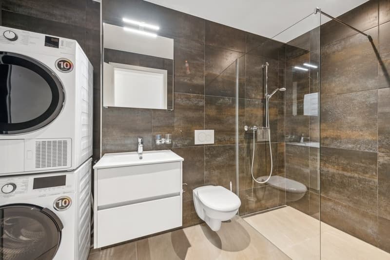 Badezimmer mit Dusche
