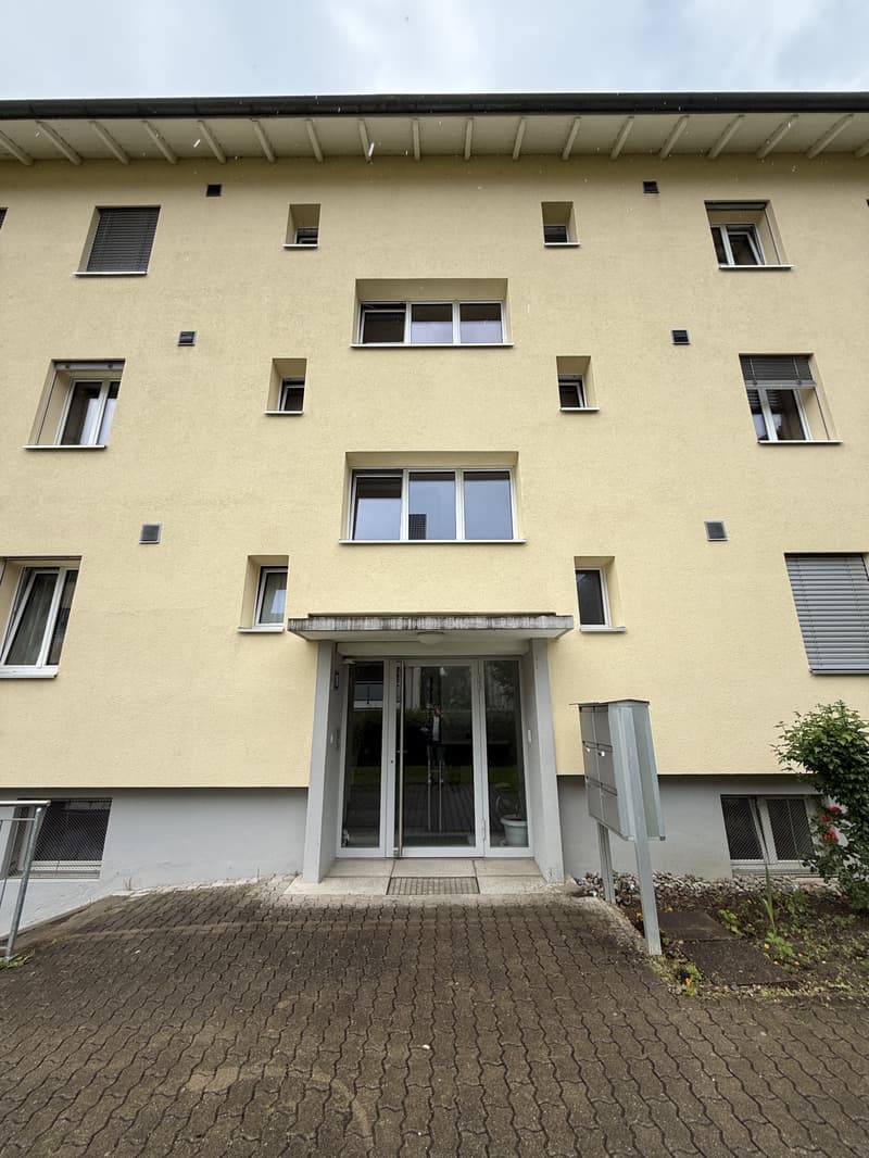 Helle 3.5-Zimmer-Wohnung mit Balkon in Dietikon (1)