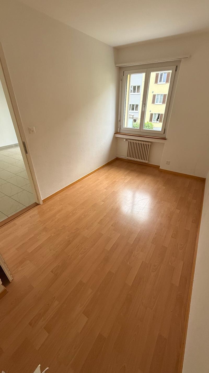 Helle 3.5-Zimmer-Wohnung mit Balkon in Dietikon (6)
