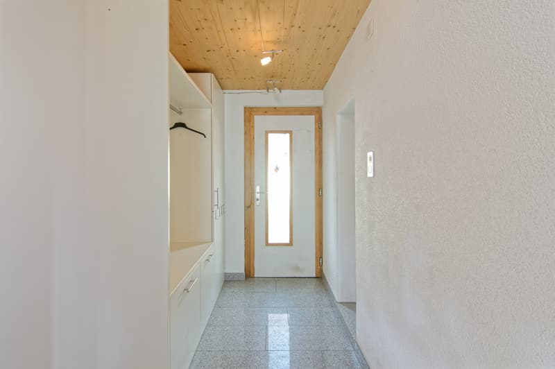 Eingang m. Garderobe