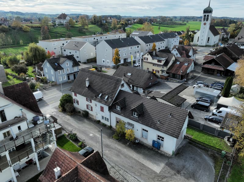 Grosszügiges Mehrfamilienhaus mit vielseitigem Nutzungspotenzial (13)