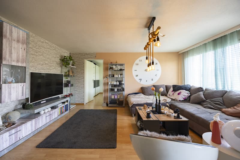 Attraktive 2.5-Zimmerwohnung mit Balkon (2)