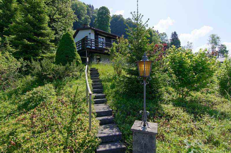 Freistehendes Einfamilienhaus mit Herz und Charme in naturnaher Lage (2)