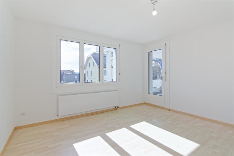 Zimmer mit Zugang zum Balkon