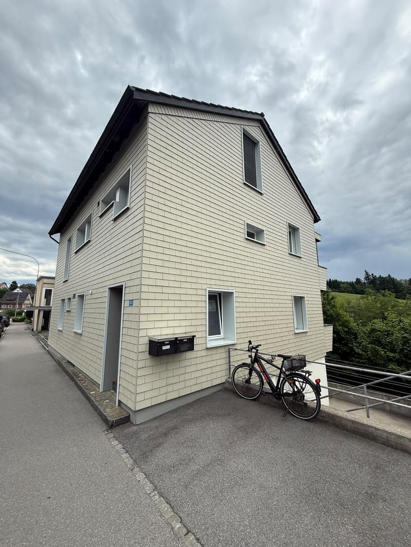 Grosszügige 5.5-Zimmer-Wohnung an ruhiger Lage in Niederteufen (1)