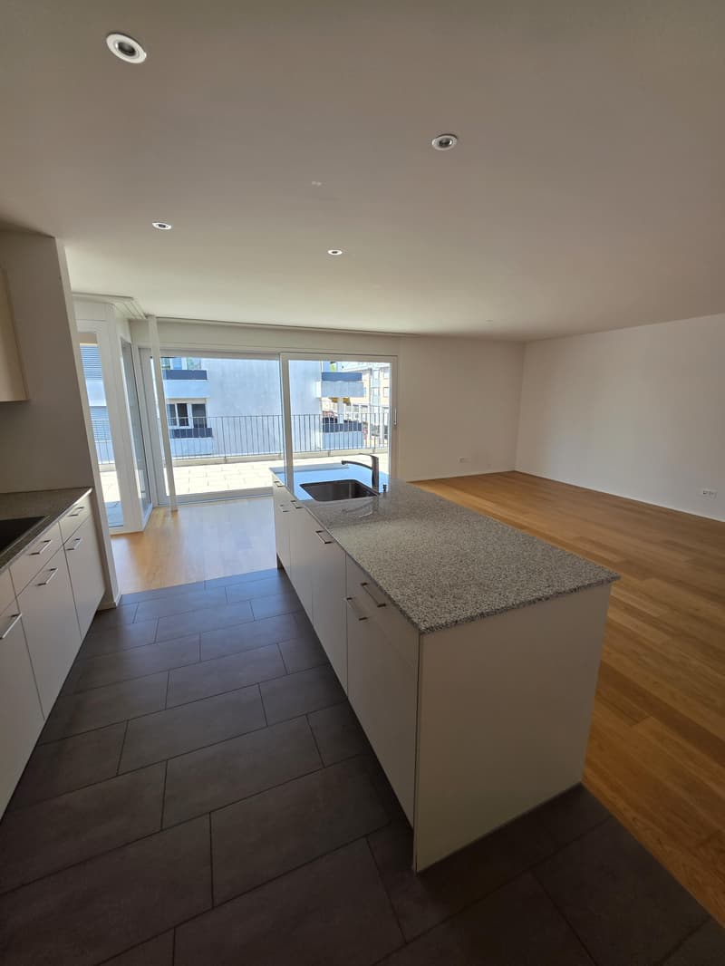 Moderne 2.5-Zimmer-Attikawohnung an zentraler Lage in Amriswil (5)