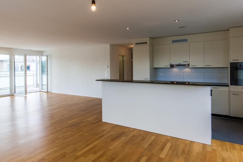 Helle 3.5-Zimmer-Wohnung mit gedecktem Balkon (3)