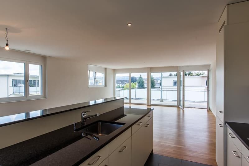 Helle 3.5-Zimmer-Wohnung mit gedecktem Balkon (4)