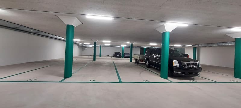 Tiefgaragenplätze und Parkplätze zu vermieten (2)