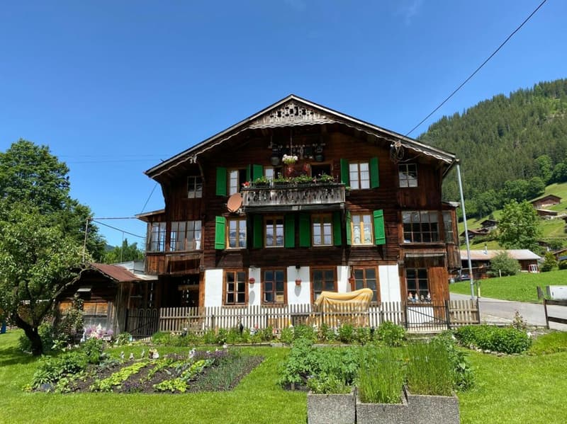 2- Familienwohnhaus mit Werkstatt und Baulandparzelle