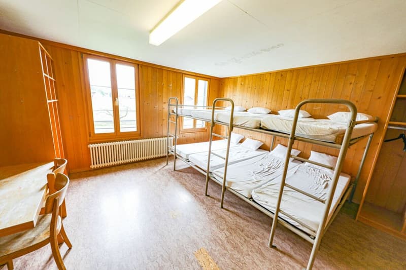 Ampio magazzino di vacanza in posizione soleggiata (4)