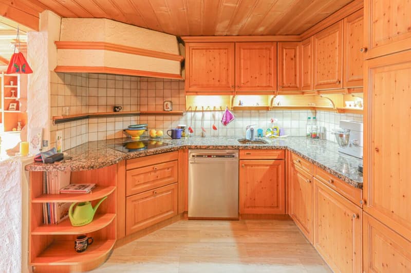 Cozy chalet in a sunny location with garage and beautiful views (6)