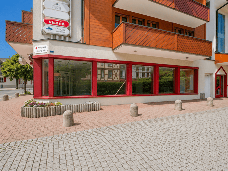 Ladenlokal mit Lagerraum und Autoabstellplätze (2)