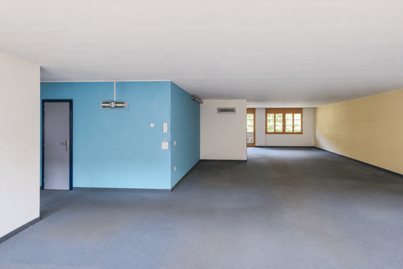 Grosszügige Räumlichkeit mit Potenzial zur 3.5 - 4.5-Zimmerwohnung an zentraler Lage (2)