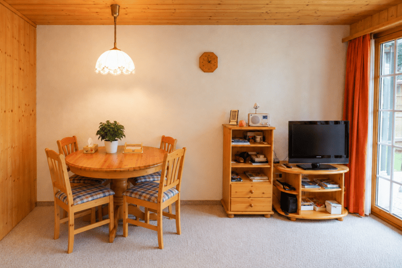 Charmante 2.5 -Zimmerwohnung mit Terrasse und Garten (3)