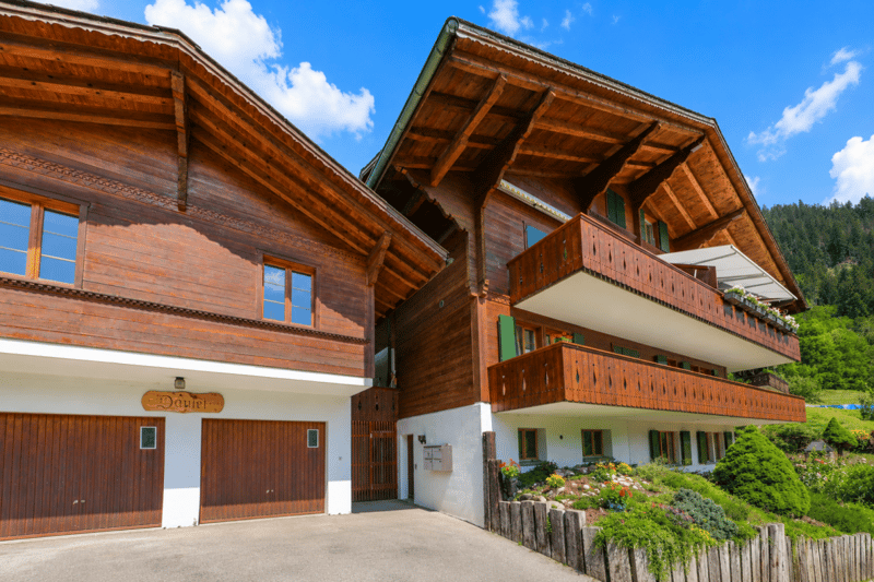 Helle 2.5 Zimmerwohnung mit Terrasse und Garage (2)