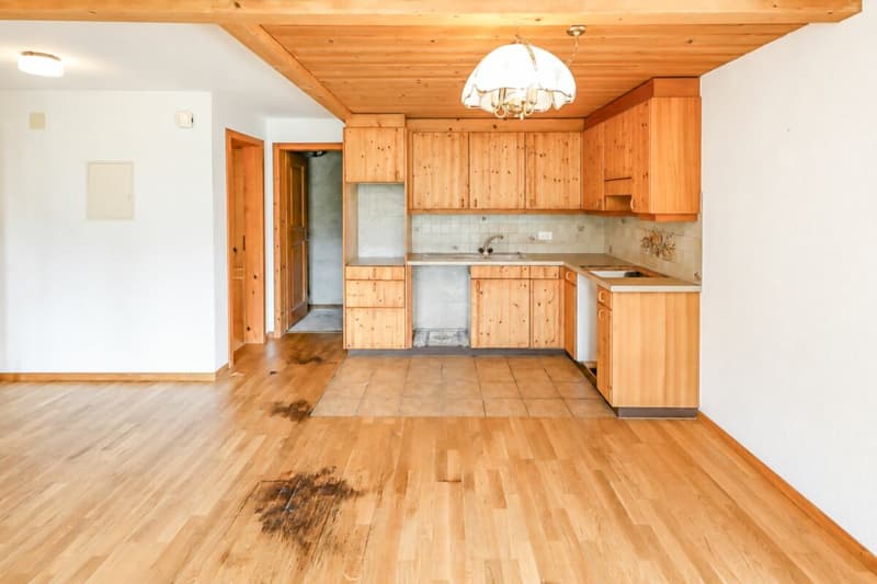 Helle 2.5 Zimmerwohnung mit Terrasse und Garage (5)