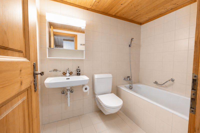 Helle 2.5 Zimmerwohnung mit Terrasse und Garage (9)