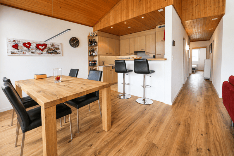 Helle 3.5- Zimmerwohnung im Dachgeschoss mit Südbalkon, Zusatzzimmer und Einstellhallenplatz Mittlere Aegertenstrasse (7)