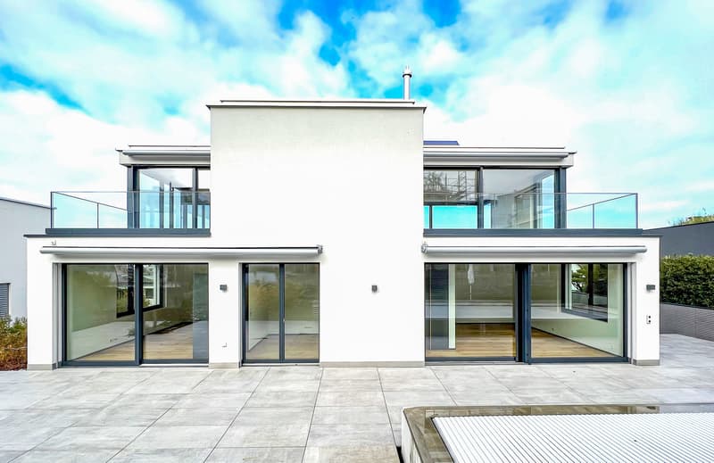Exklusives Haus mit Pool und Seesicht. (2)