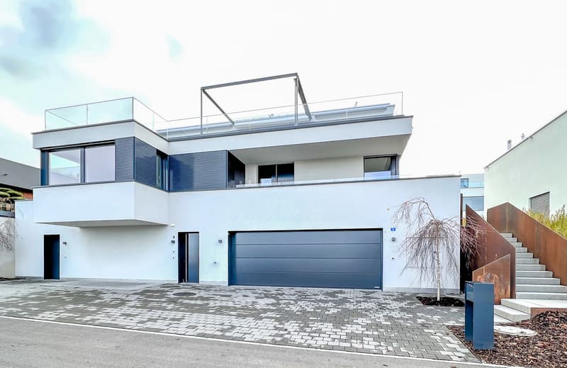 Exklusives Haus mit Pool und Seesicht. (4)