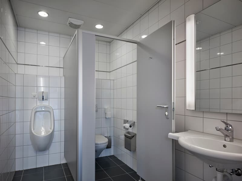 Waldeggstrasse_37_Nord_3._OG_Herren-WC.jpg