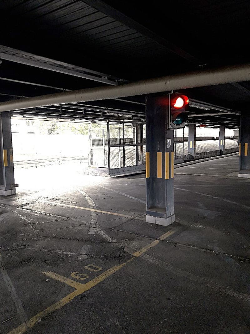 6245_-_Interieur_parking_feu.jpg