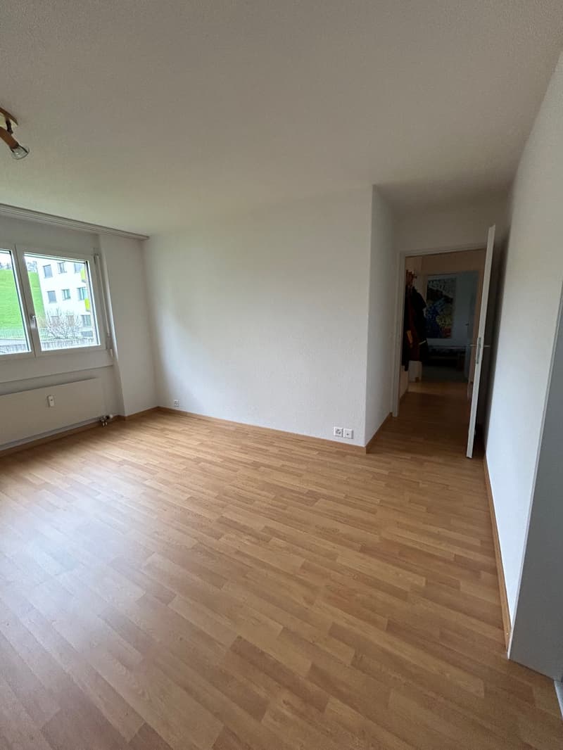 Mitbewohnerin in 4 ½ Zimmer Wohnung am Stadtrand in Schliern (1)