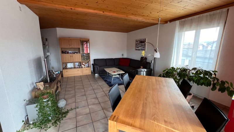 Schöne 5.5 Zimmer Dachwohnung in Heitenried zu vermieten (1)