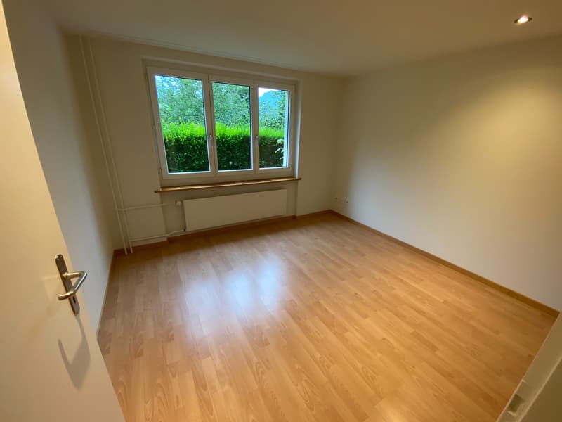 Schöne und helle 2-Zimmerwohnung in Schwanden GL (2)