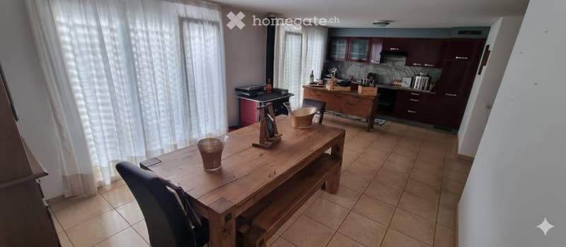 Spaziosa residenza con due unità indipendenti e ampio fondo (4)
