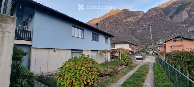 Spaziosa residenza con due unità indipendenti e ampio fondo (2)
