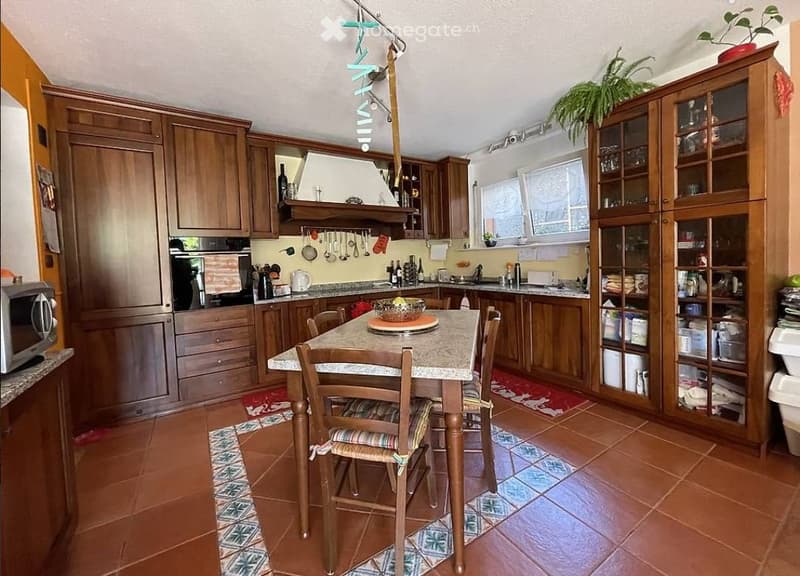 Villetta unifamiliare soleggiata immersa nel verde (5)