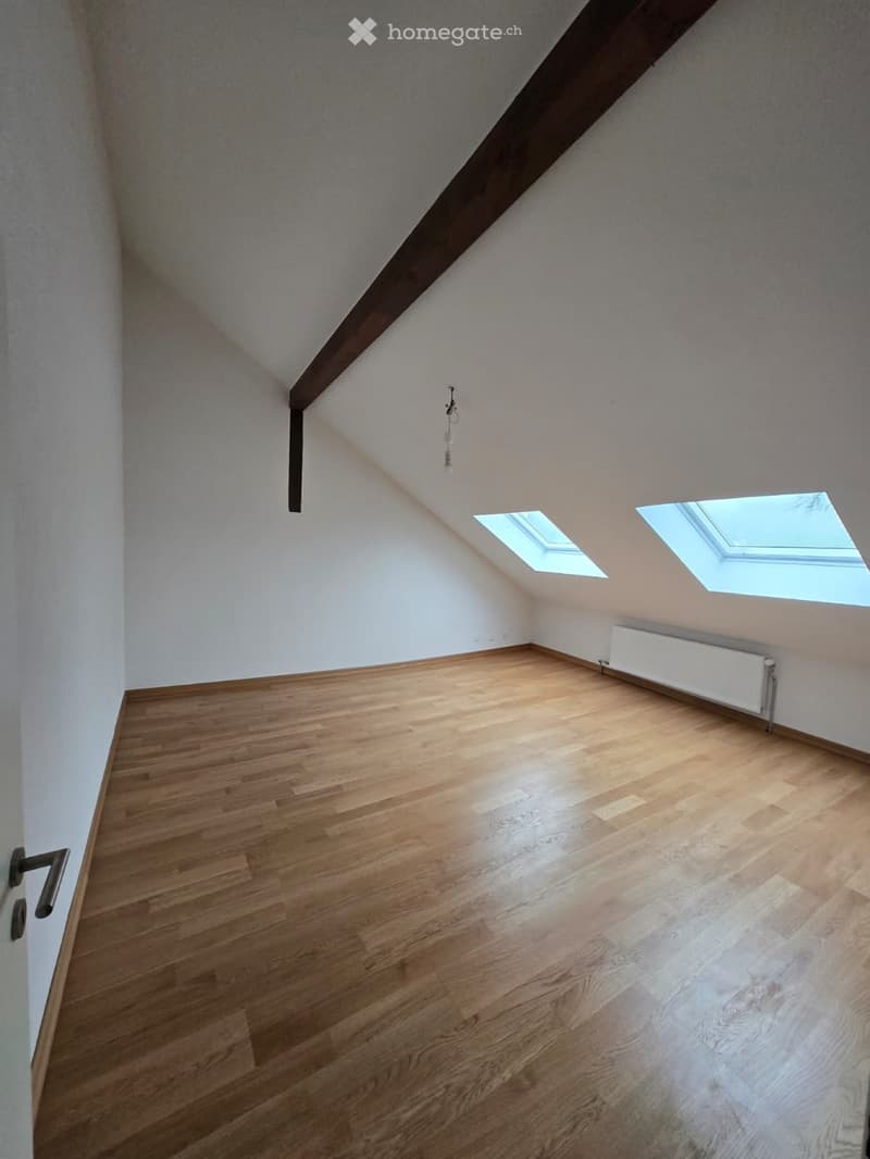 Bright 3.5-room attic apartment (approx. 90 m²) completely renovated (2)