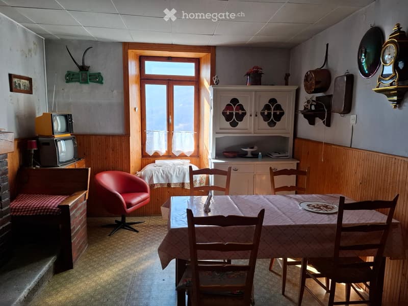 VENDESI grande casa a Colla con vista imperdibile (2)