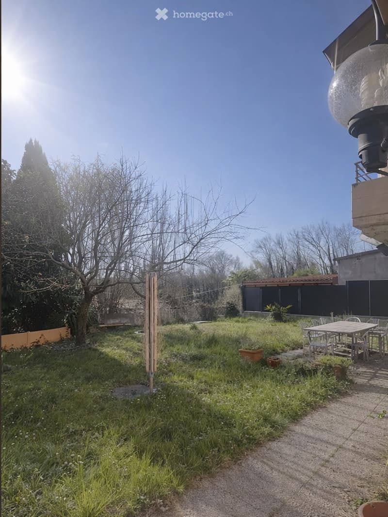 Villa unifamiliare con ampio giardino, a Rancate (2)