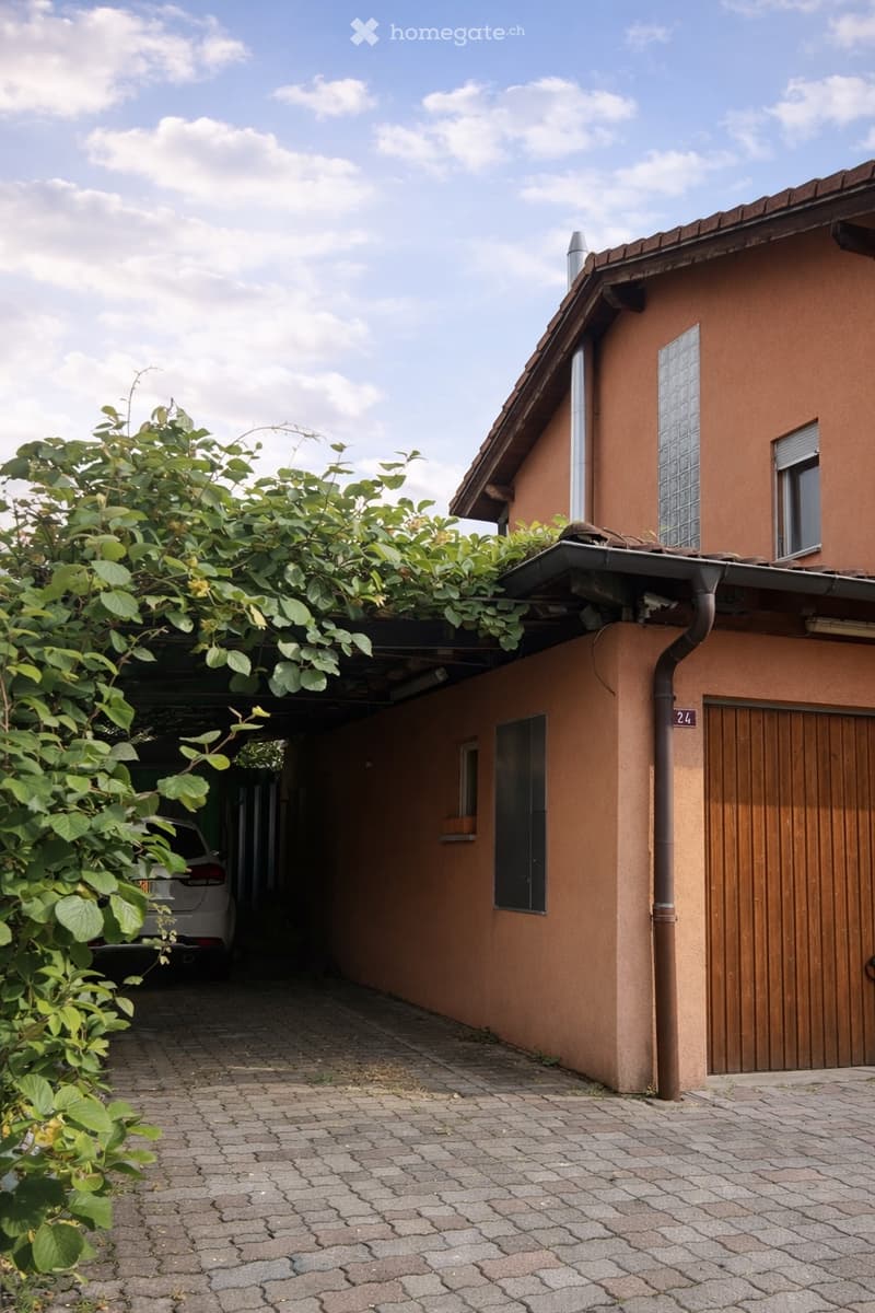Villa unifamiliare con ampio giardino, a Rancate (1)