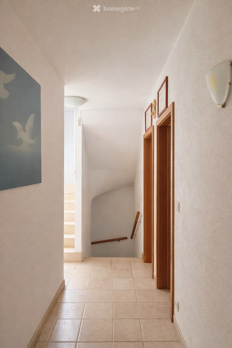 Villa unifamiliare con ampio giardino, a Rancate (4)