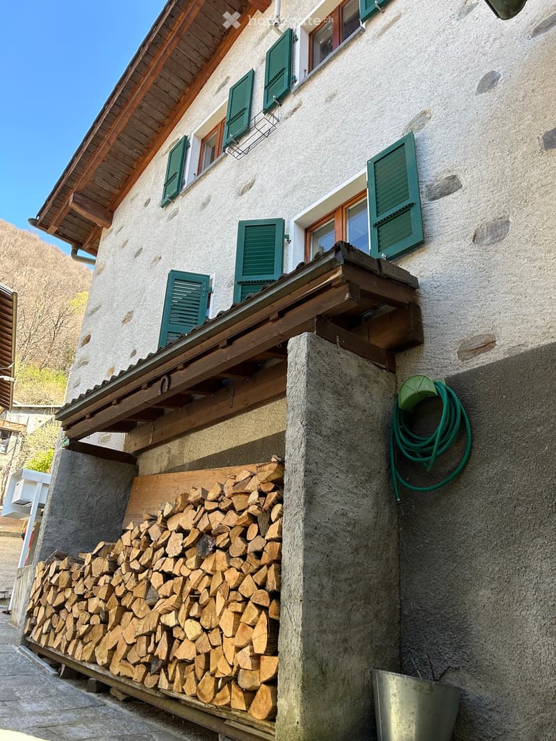 Casa di 110mq a Medeglia con (2)