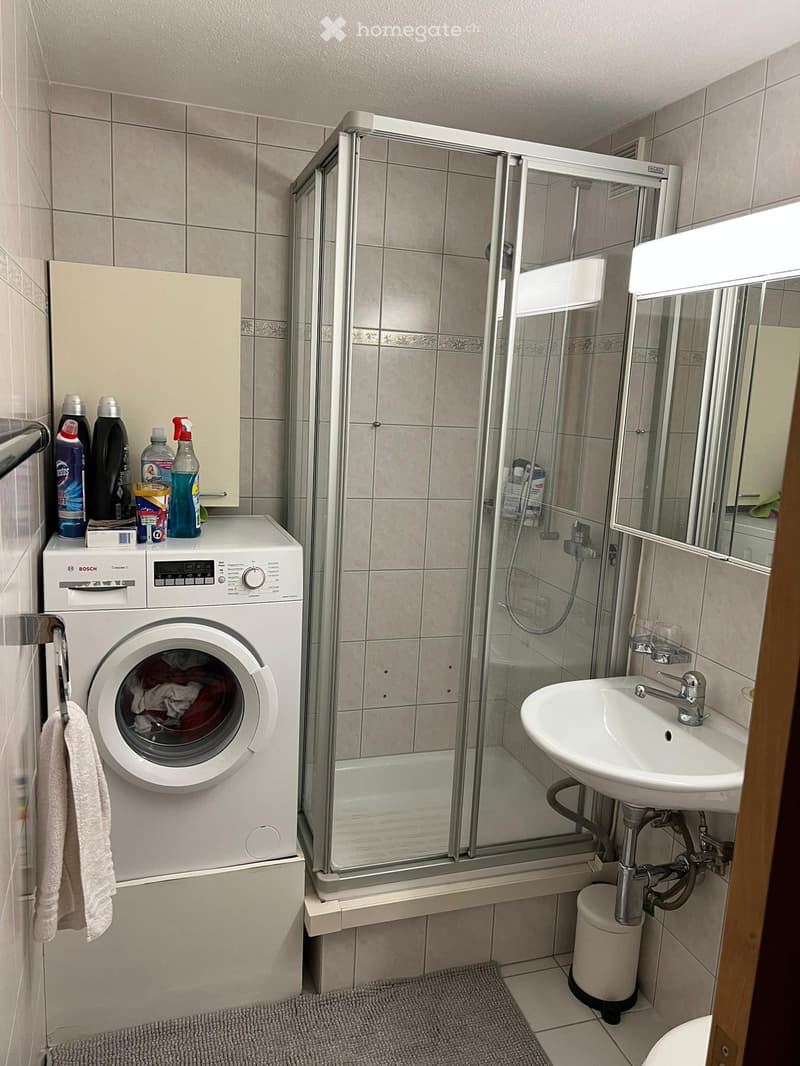 WG-Zimmer neben Tivoli Einkaufszenter mit Balkon,nahe Zürich (5)