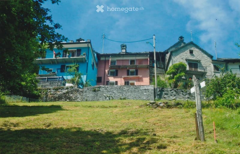 Centovalli, casa 5 loc. su 3 piani + cantina, prato da 109m2 (2)