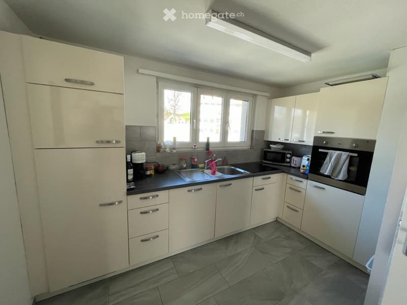 Appartamento di 4 locali luminoso in affitto a Hauptwil-Gottshaus (2)