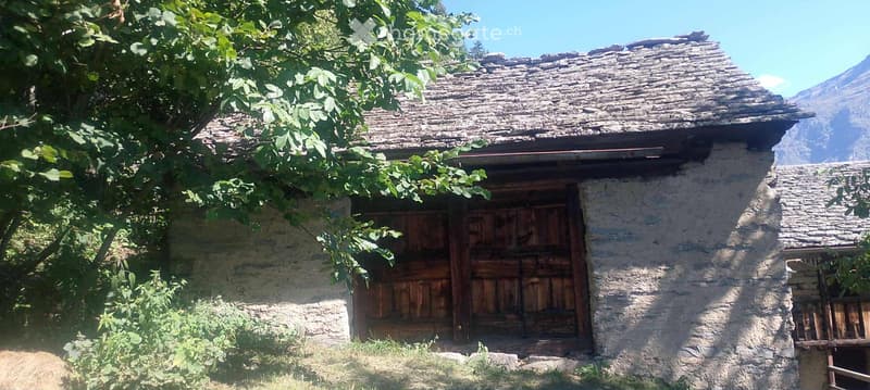 Rustic house in Malvaglia (Qualguangn) Ticino (1)